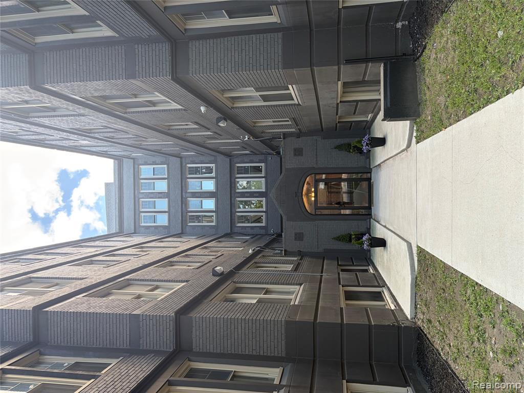 30 E Philadelphia Street Property Photo 1