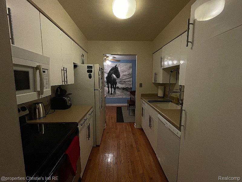 15999 W 11 Mile Road Property Photo 2