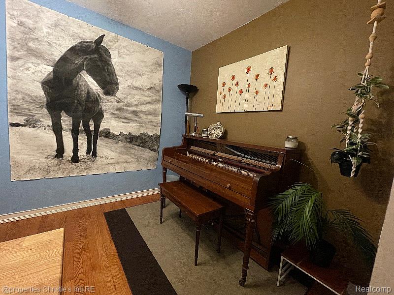 15999 W 11 Mile Road Property Photo 5
