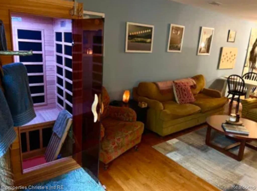 15999 W 11 Mile Road Property Photo 7