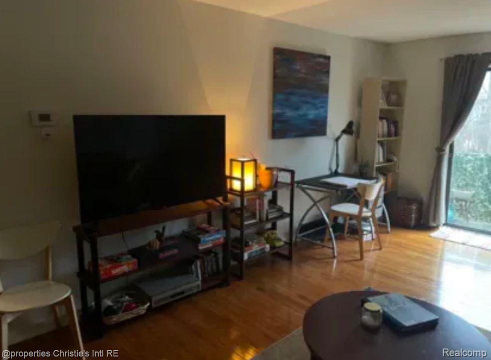 15999 W 11 Mile Road Property Photo 8