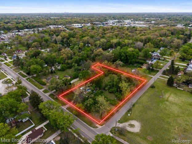 24811 W Nine Mile Road Property Photo 4