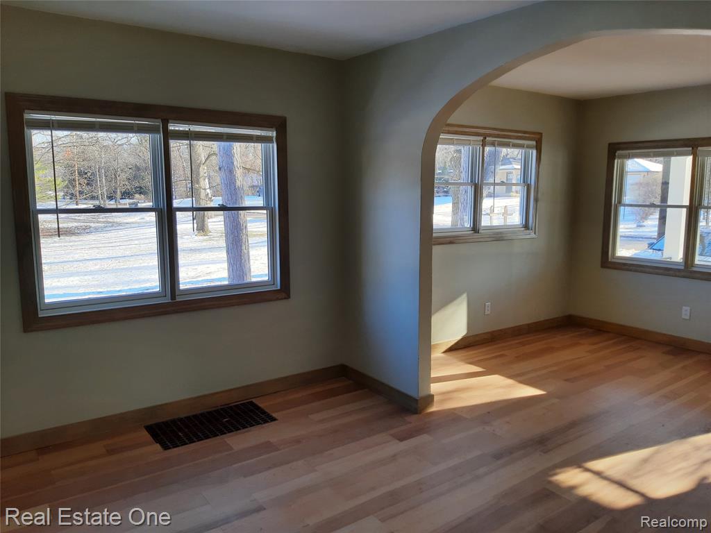 1850 + 1852 Ward Road Property Photo 6