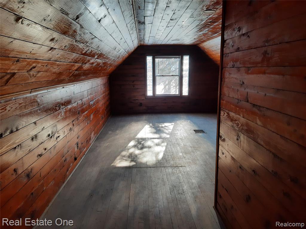 1850 + 1852 Ward Road Property Photo 17