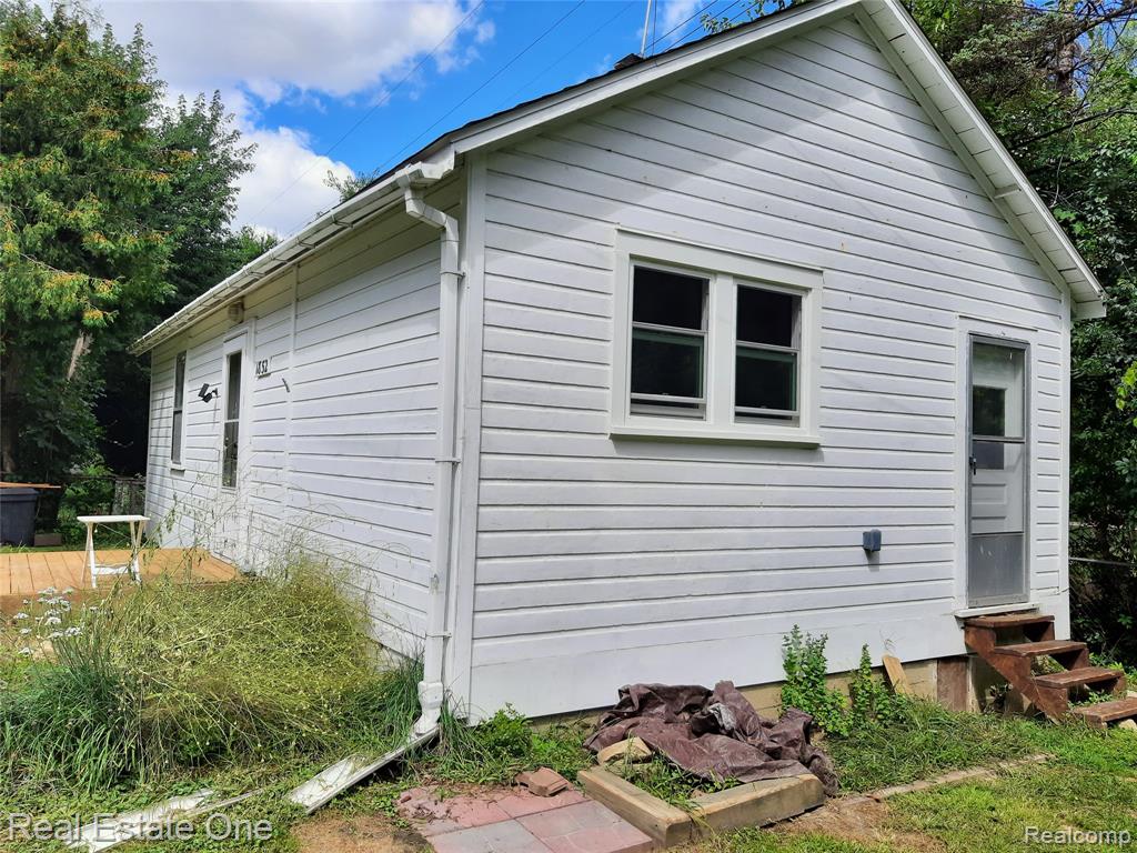 1850 + 1852 Ward Road Property Photo 24