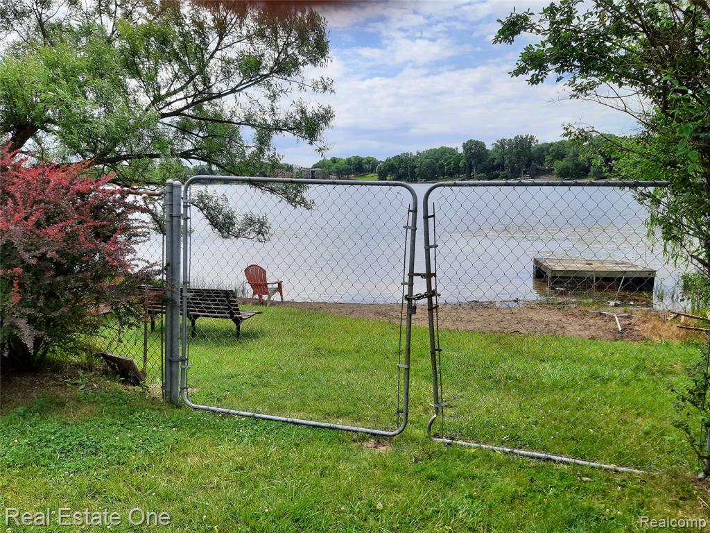 1850-1852 Ward Road Property Photo 6