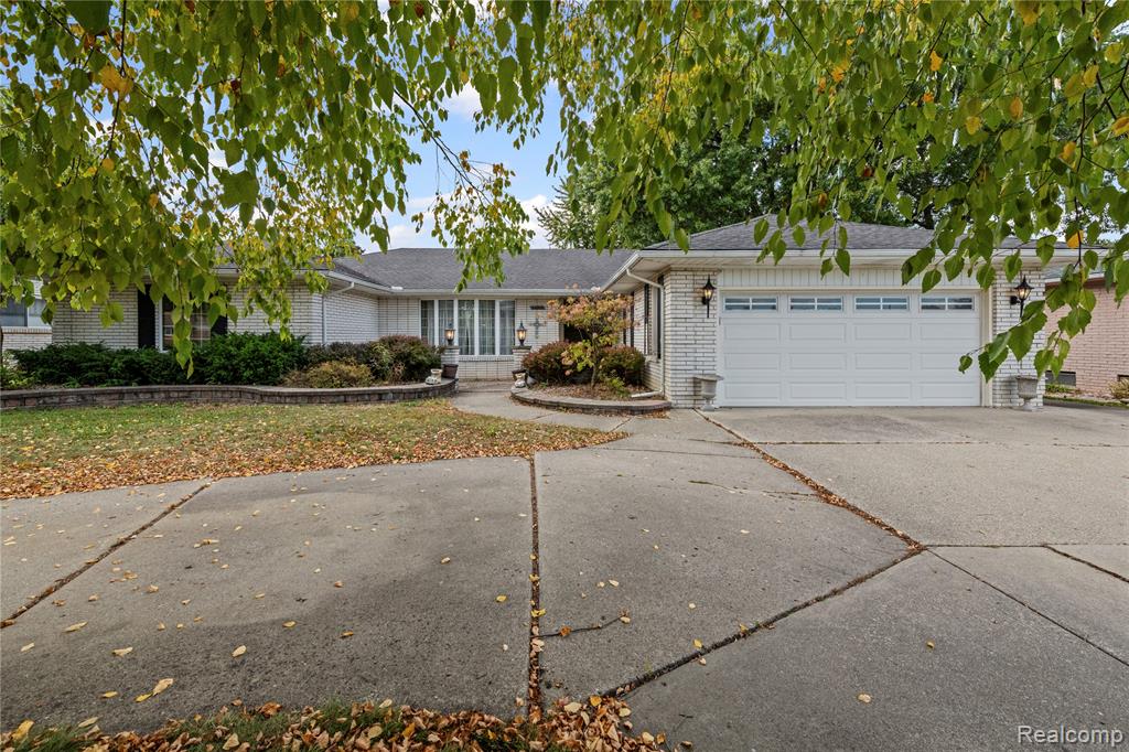 38219 Santa Anna Street Property Photo 2