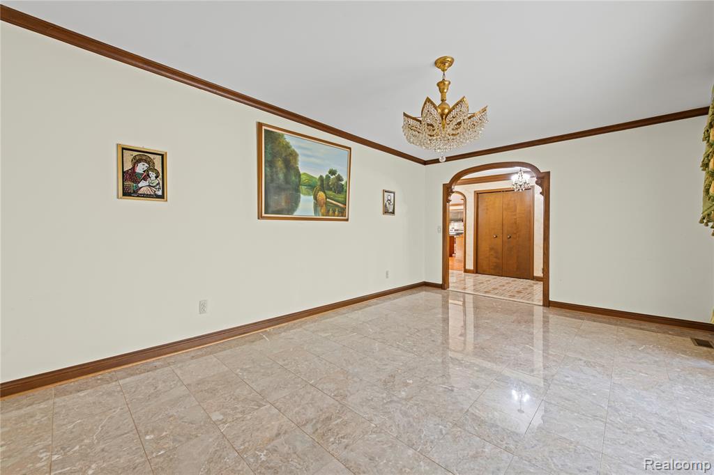 38219 Santa Anna Street Property Photo 6