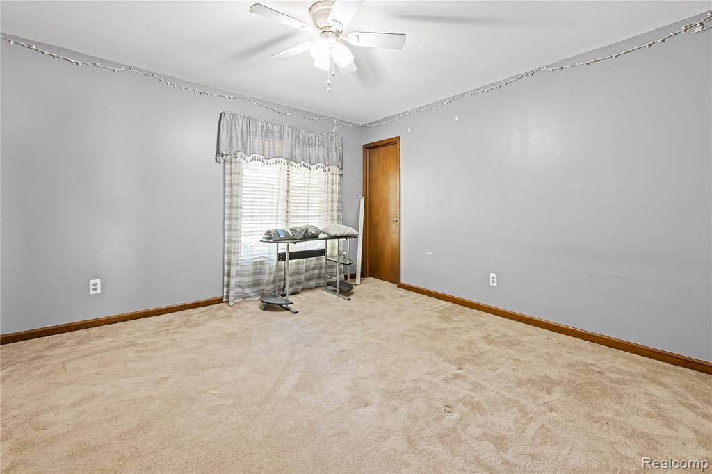38219 Santa Anna Street Property Photo 7