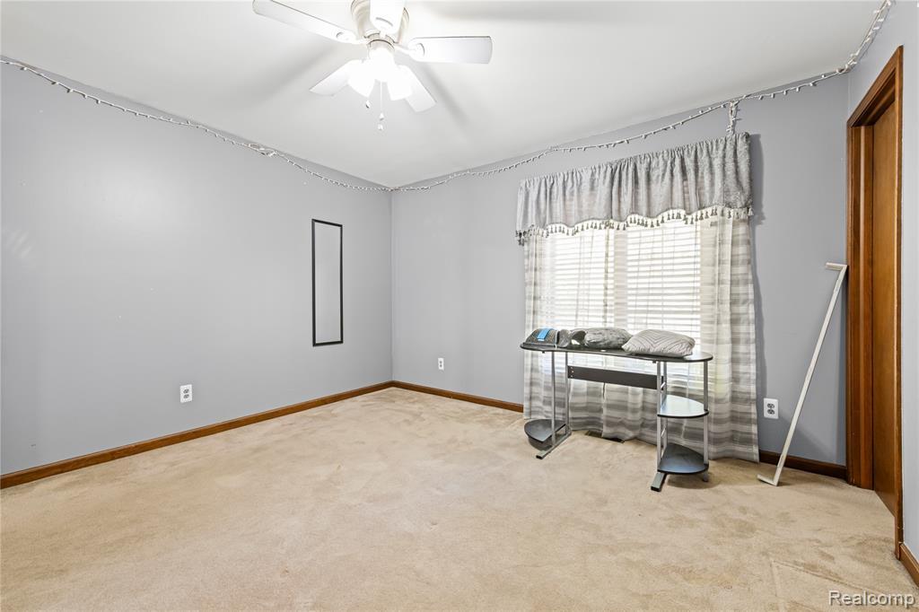 38219 Santa Anna Street Property Photo 8
