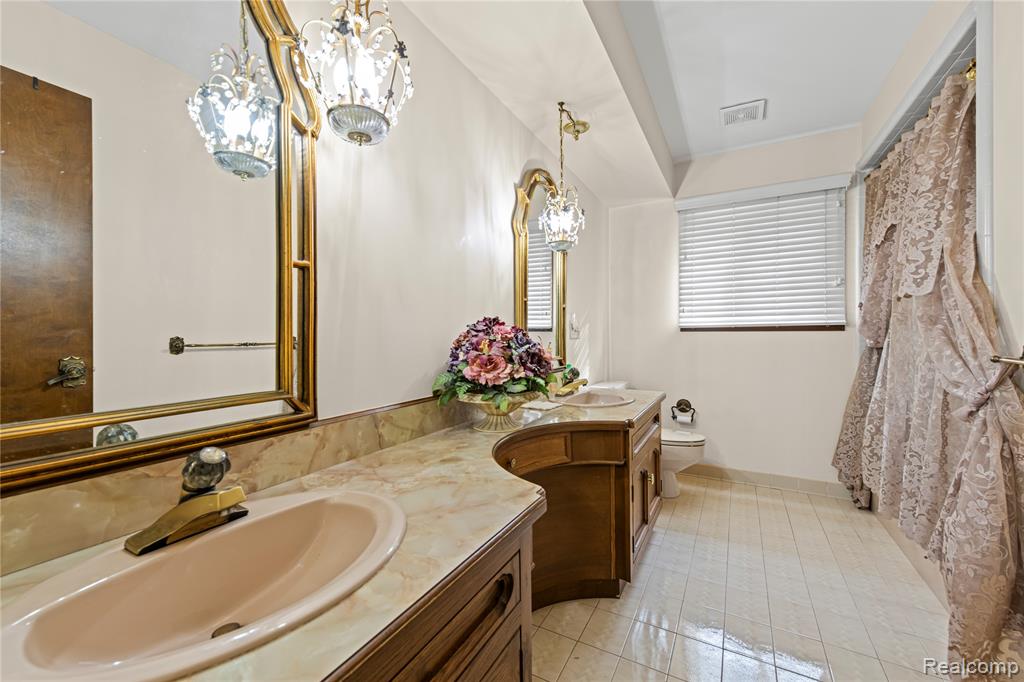 38219 Santa Anna Street Property Photo 11