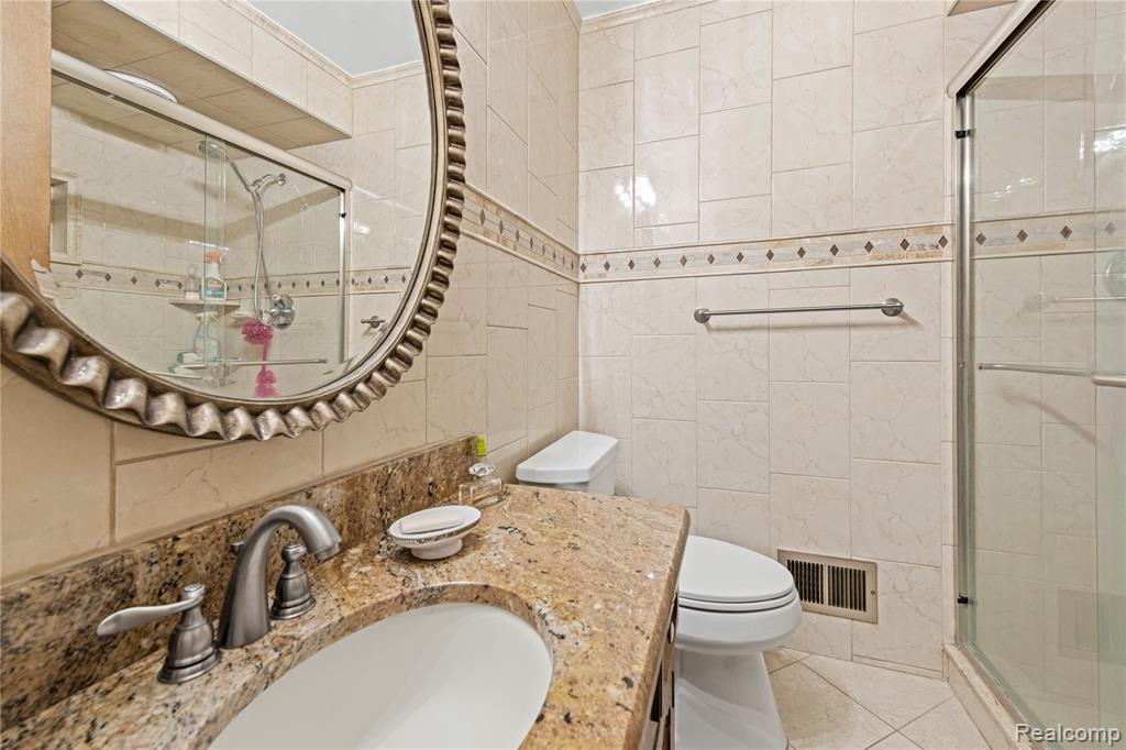 38219 Santa Anna Street Property Photo 20