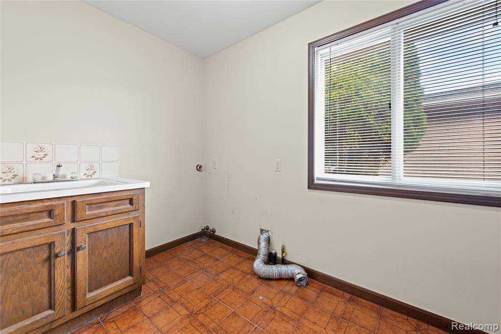 38219 Santa Anna Street Property Photo 21