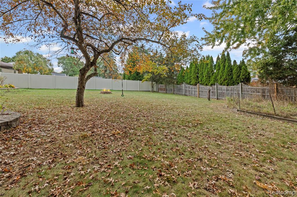 38219 Santa Anna Street Property Photo 32