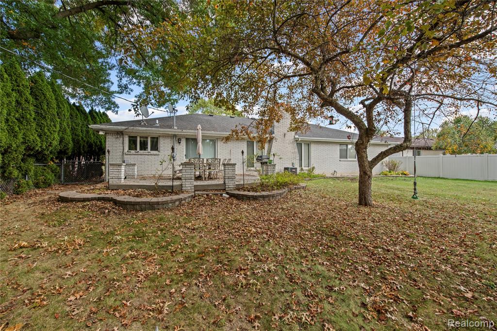 38219 Santa Anna Street Property Photo 33