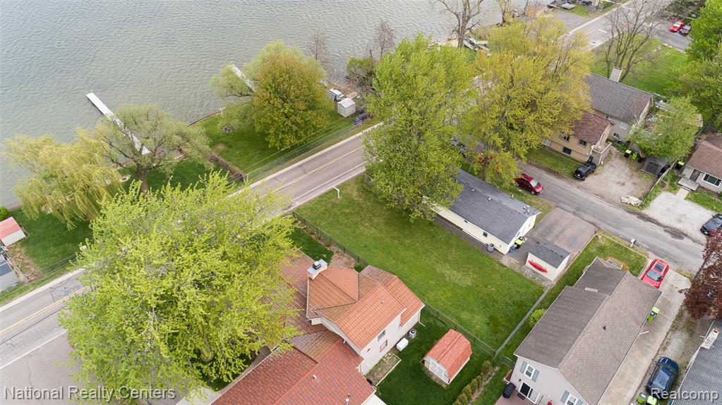 903 S. Lake Drive Property Photo 2