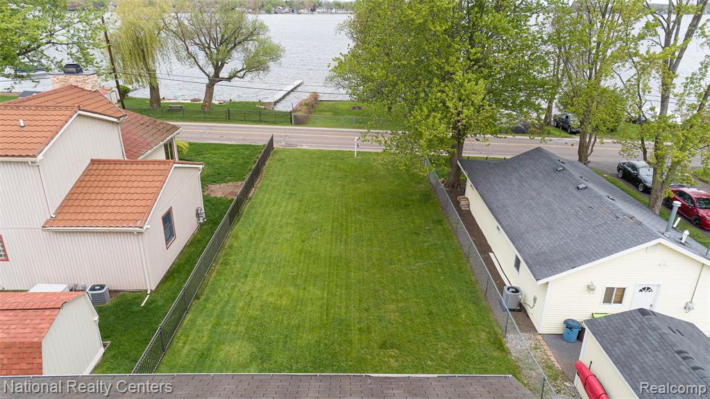 903 S. Lake Drive Property Photo 7