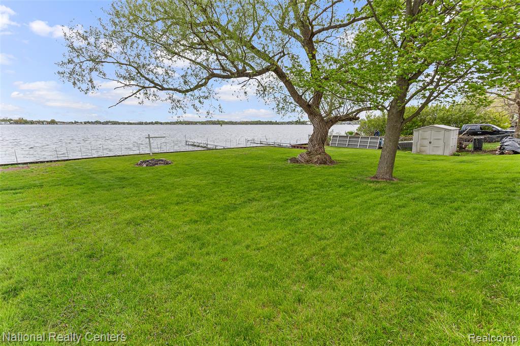 903 S. Lake Drive Property Photo 9