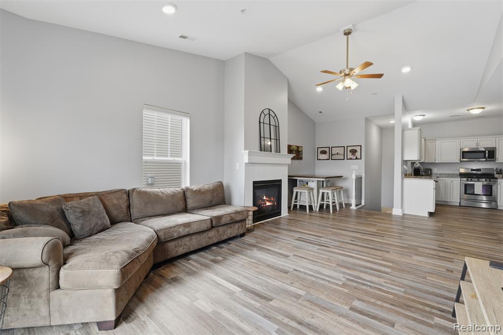 1745 Welland Street Property Photo 2