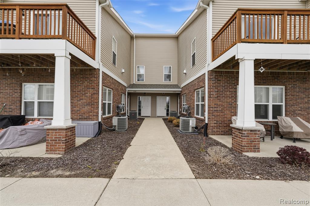 1745 Welland Street Property Photo 4