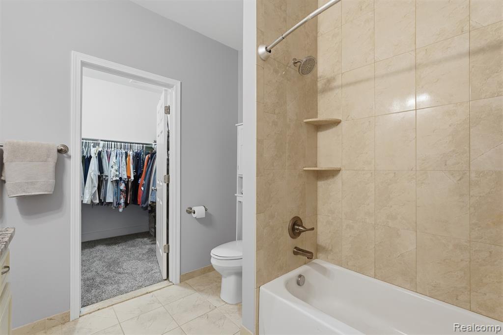 1745 Welland Street Property Photo 12