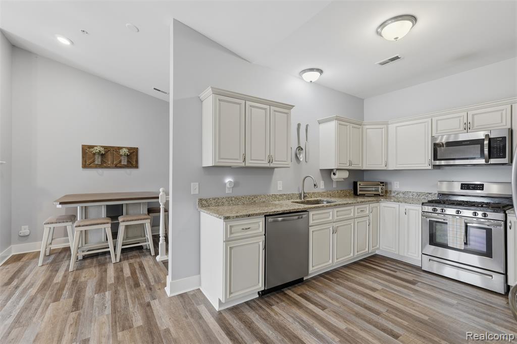 1745 Welland Street Property Photo 17