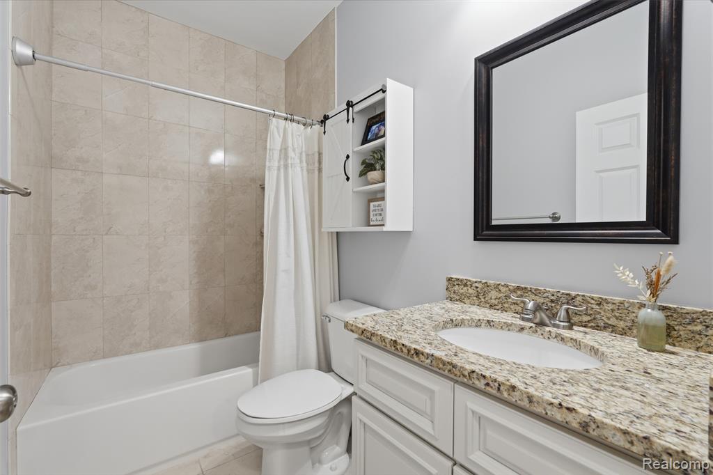 1745 Welland Street Property Photo 22
