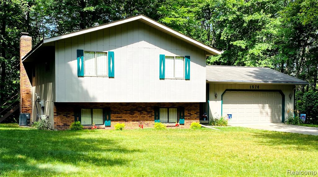 1576 Pine Knoll Lane Property Photo 1