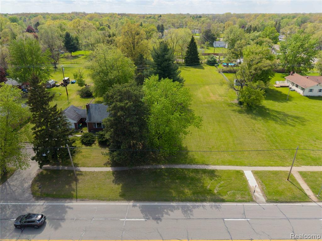 9282 Wayne Road Property Photo 4