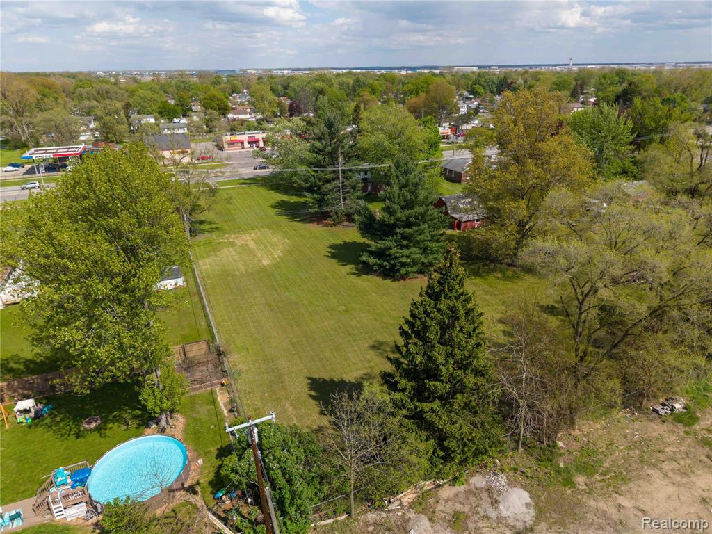 9282 Wayne Road Property Photo 6
