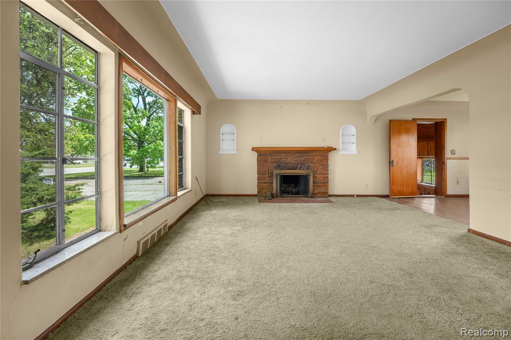 9282 Wayne Road Property Photo 9