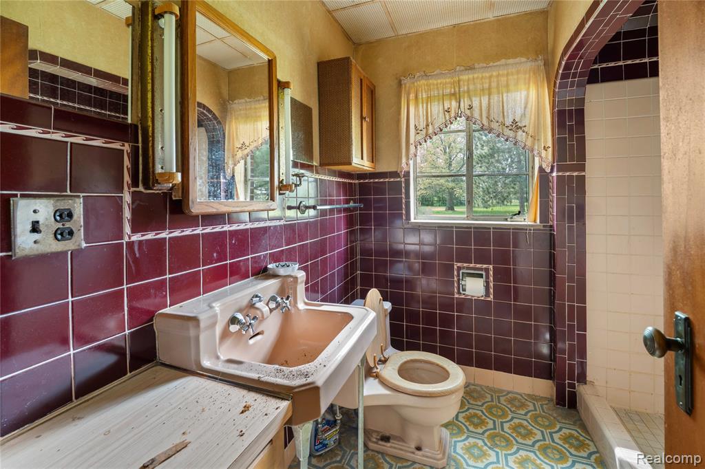 9282 Wayne Road Property Photo 14