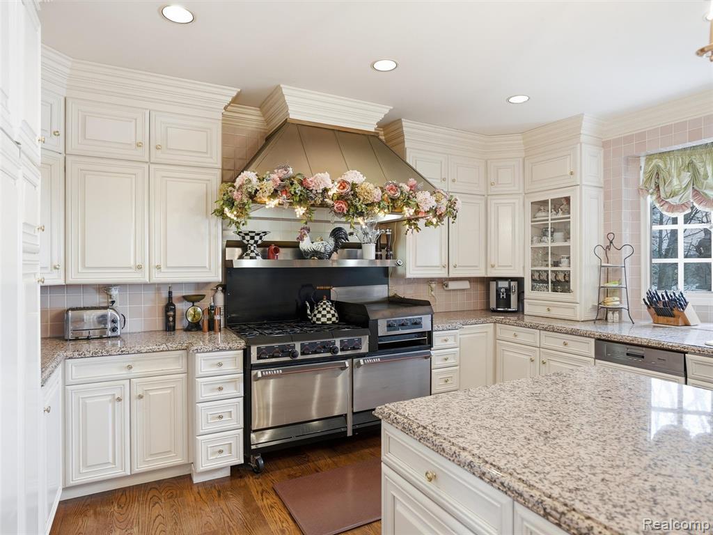 3075 Heron Pointe Drive Property Photo 12