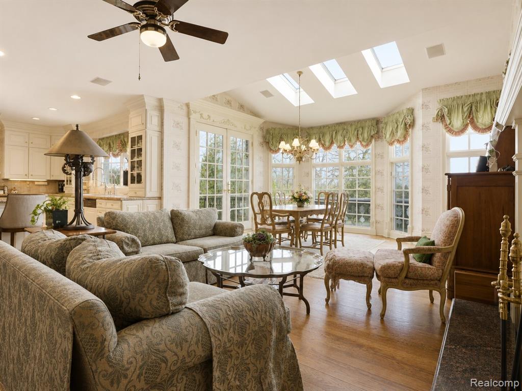 3075 Heron Pointe Drive Property Photo 14