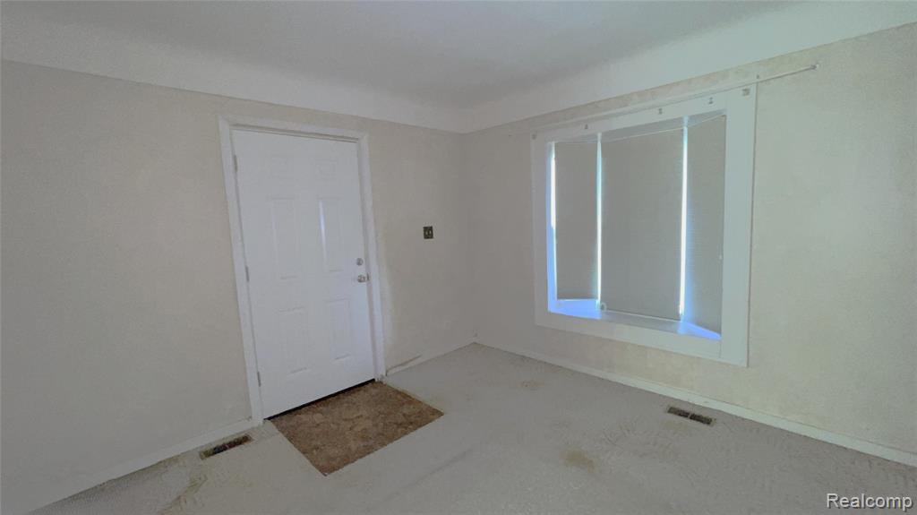 3521 Whitney Avenue Property Photo 8