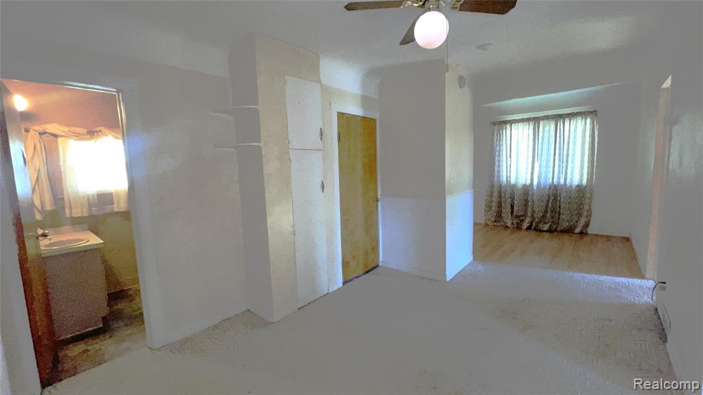 3521 Whitney Avenue Property Photo 9