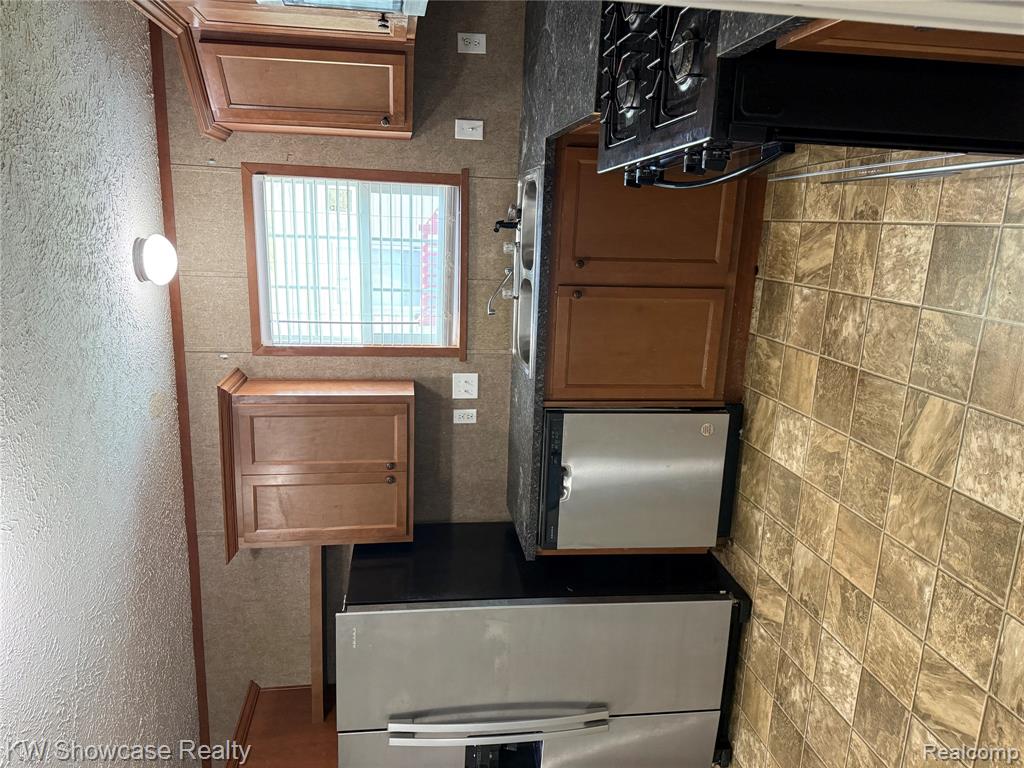 1414 Nardeer St. Property Photo 5