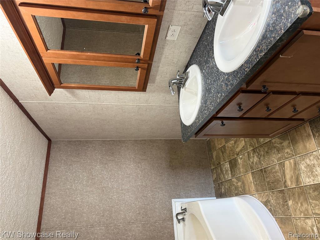 1414 Nardeer St. Property Photo 6