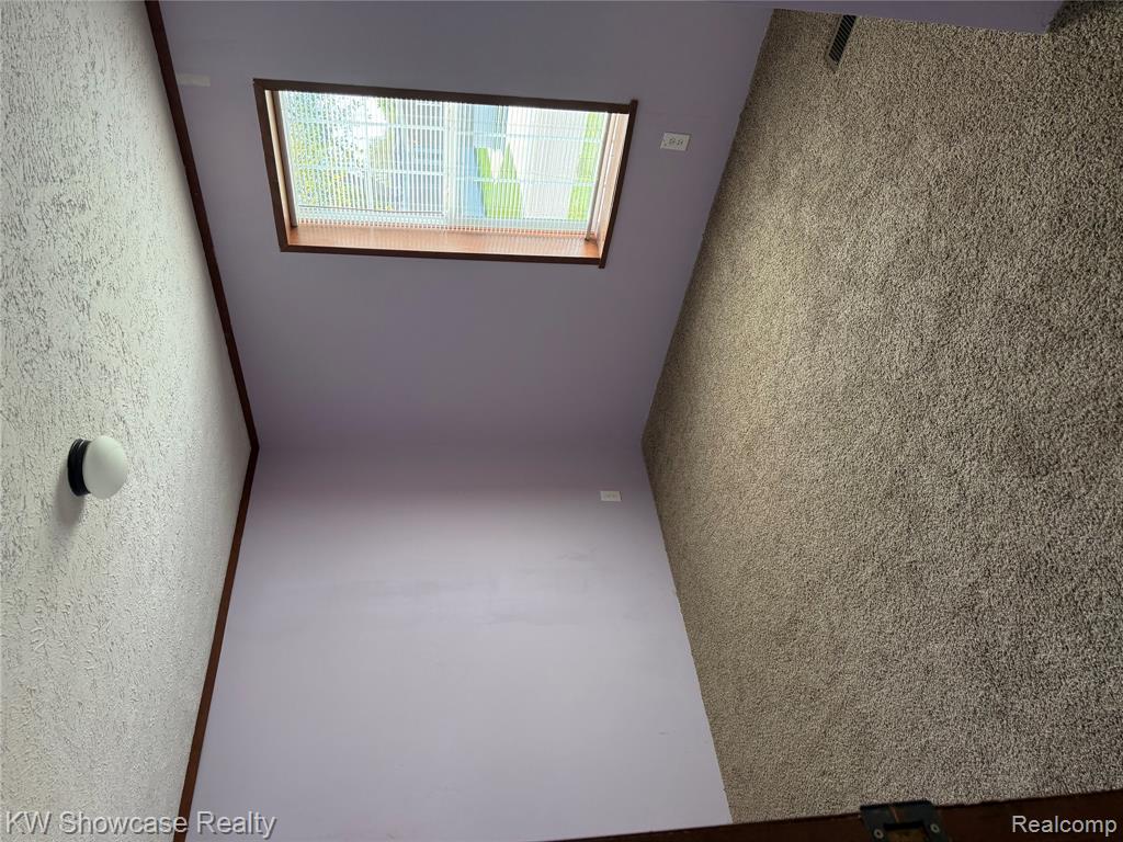 1414 Nardeer St. Property Photo 8