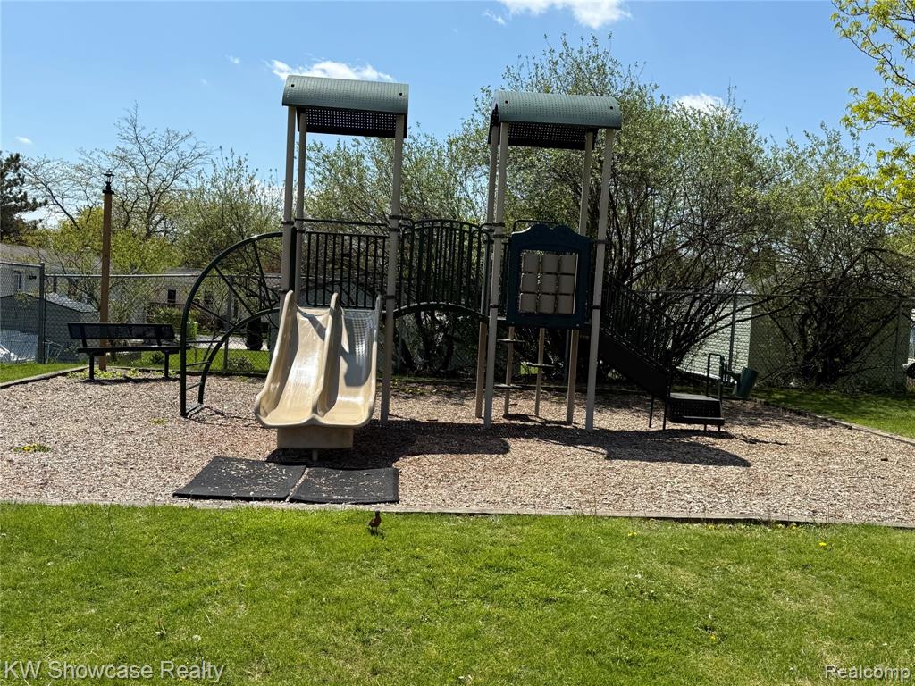 1414 Nardeer St. Property Photo 14
