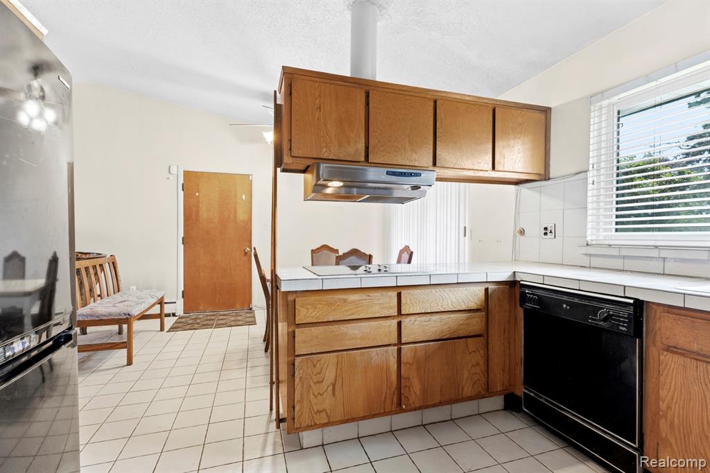 23410 Joy Road Property Photo 5