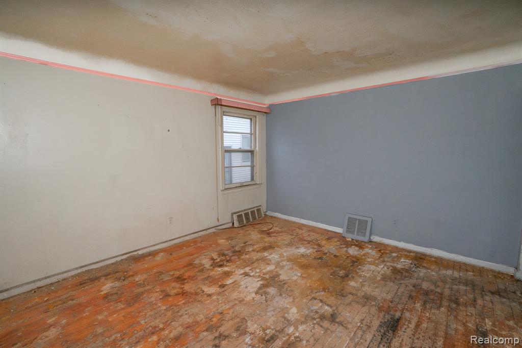 20084 Stahelin Avenue Property Photo 6