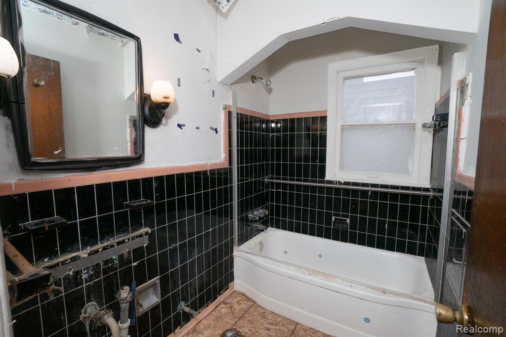 20084 Stahelin Avenue Property Photo 8