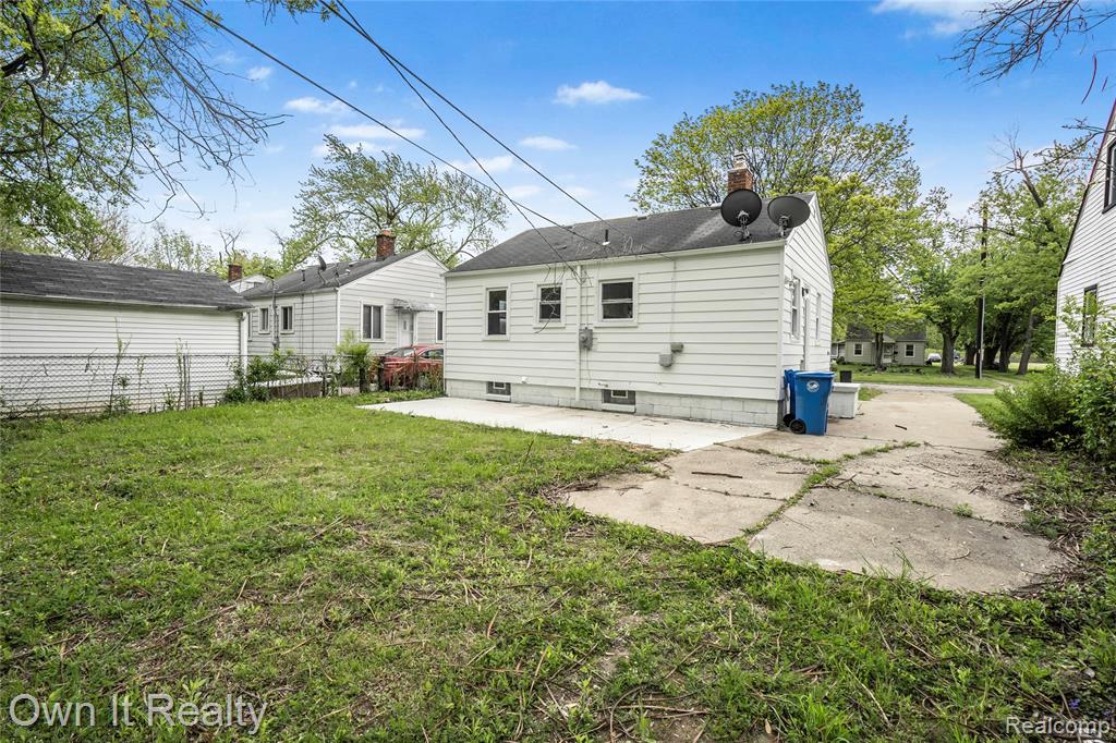 26010 Yale Street Property Photo 4