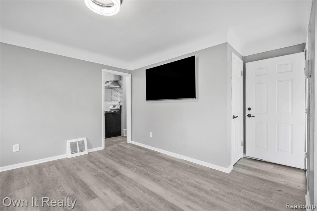 26010 Yale Street Property Photo 5
