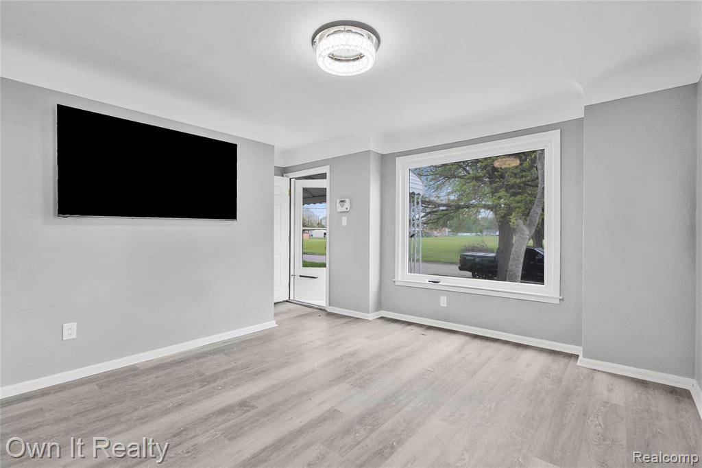 26010 Yale Street Property Photo 6