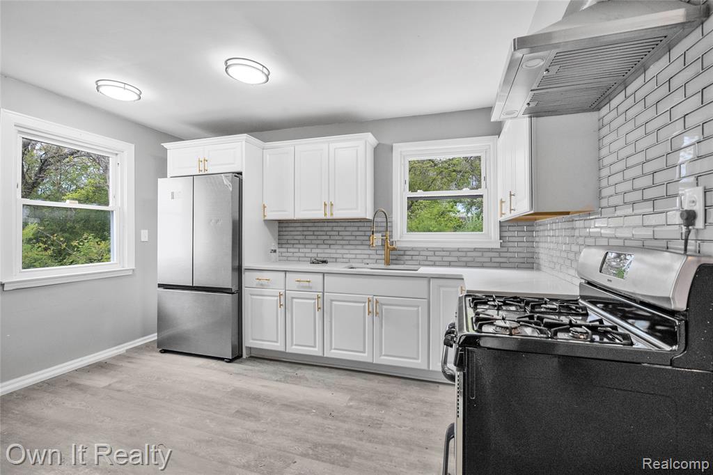 26010 Yale Street Property Photo 8