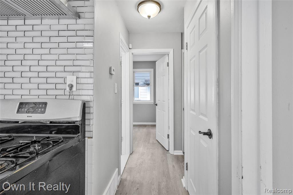 26010 Yale Street Property Photo 11
