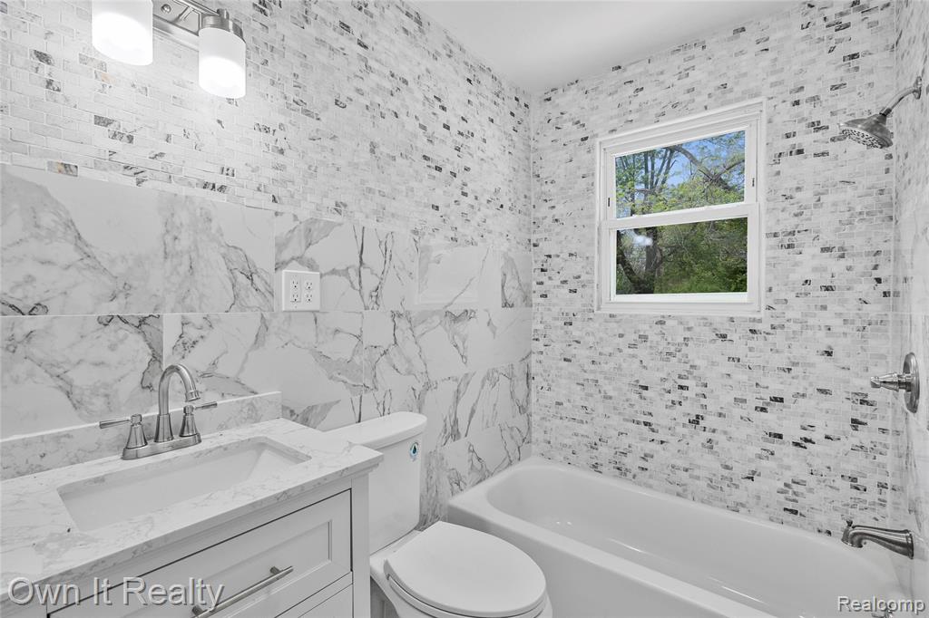 26010 Yale Street Property Photo 12