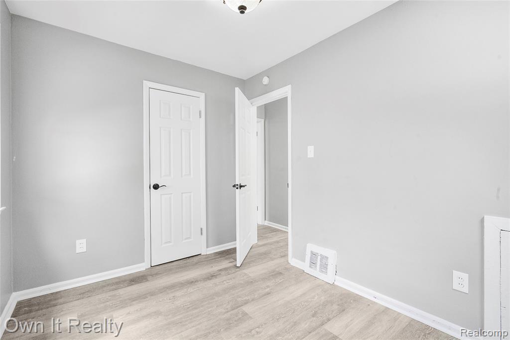 26010 Yale Street Property Photo 15